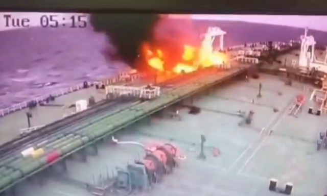 Επίθεση κατά ελληνόκτητων τάνκερ: Η στιγμή της έκρηξης drone στο πλοίο «Delta Harmony» - Βίντεο
