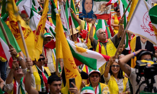 Ιταλία και Πολωνία καλούν τους πολίτες τους να φύγουν άμεσα από το Ιράν