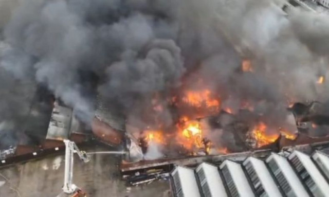 Βρετανία: Μεγάλη πυρκαγιά σε εργοστάσιο στο Wolverhampton - Βίντεο