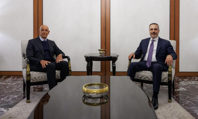 Τουρκία: Συνάντηση Φιντάν με τον Αμερικανό πρέσβη Τομ Μπάρακ για τη Συρία