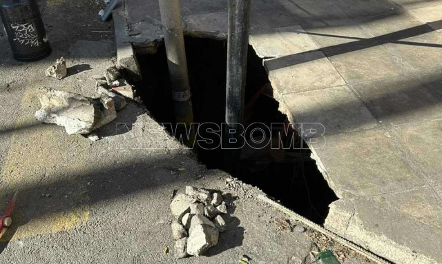 Διακοπή κυκλοφορίας σε Βασιλέως Γεωργίου και Ιοφώντος λόγω καθίζησης του δρόμου - Φωτογραφίες