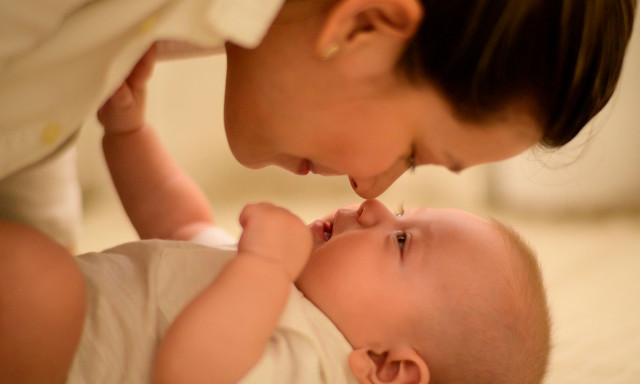 ΔΥΠΑ: Νέο πρόγραμμα για 10.000 άνεργες μητέρες με μισθό έως €1.004