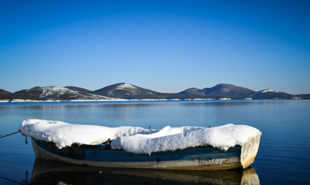 Καιρός: Με λιακάδα και άνοδο της θερμοκρασίας η Τετάρτη – Πότε θα επιστρέψουν τα χιόνια