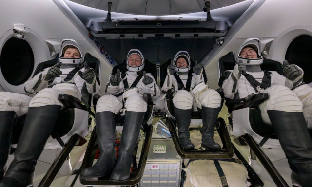 NASA: Επέστρεψαν στη Γη οι τέσσερις αστροναύτες που εγκατέλειψαν τον Διεθνή Διαστημικό Σταθμό