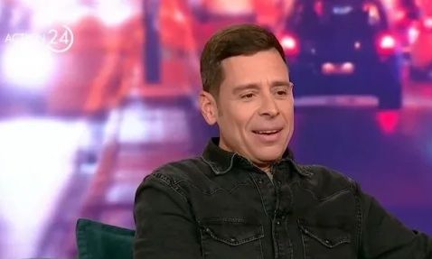 Γιάννης Σαρακατσάνης για Ούστα: «Μου προσφέρει μια ασφάλεια που και να με κεράτωνε δε θα με πείραζε»