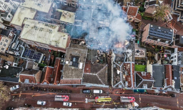 Ολλανδία: Υπό έλεγχο η φωτιά στην Ουτρέχτη μετά από εκρήξεις - 4 τραυματίες, κανένας αγνοούμενος
