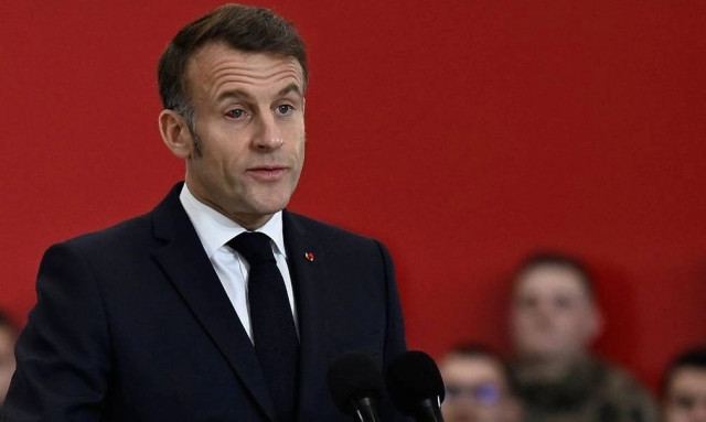 Τι συνέβη στον Μακρόν - Το κόκκινο ματωμένο μάτι του πυροδότησε θεωρίες....