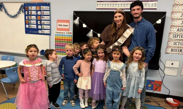 ΗΠΑ: Άνδρας έκανε έκπληξη στη αρραβωνιαστικιά του, στο νηπιαγωγείο όπου γνωρίστηκαν όταν ήταν 4 ετών