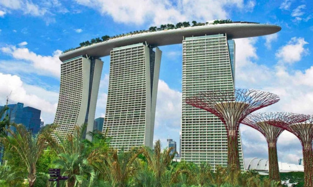 Το θαύμα της μηχανικής: Πώς στηρίζονται οι 7.000 τόνοι του πιο διάσημου rooftop του κόσμου