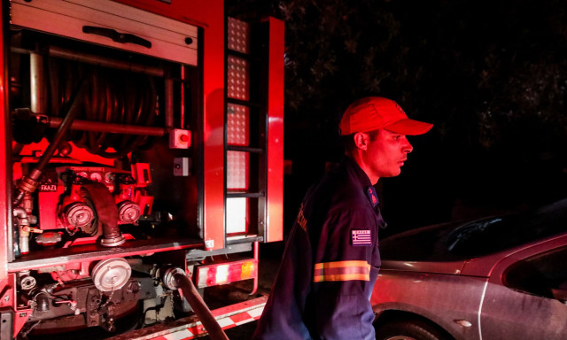 Αθήνα - Φωτιά σε διαμέρισμα στο κέντρο - 15 πυροσβέστες στο σημείο