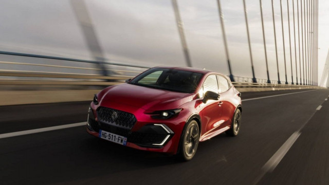 H Renault ρίχνει το βάρος της στα super hybrid