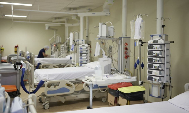 Κρήτη: Στη ΜΕΘ γυναίκα που έπεσε από μπαλκόνι στο Ηράκλειο