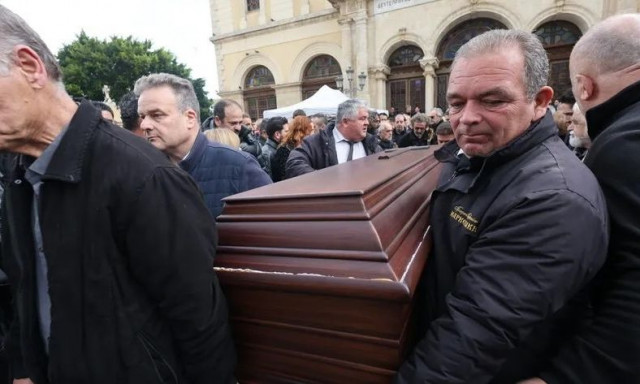 Η Κρήτη αποχαιρέτισε τον Γιάννη Ξυλούρη με μαντινάδες και μουσική