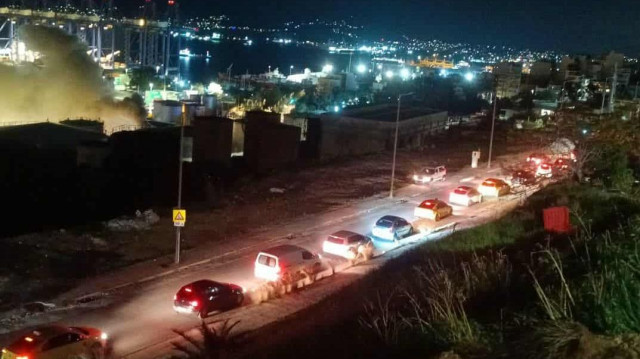 Φωτιά στα Καζάνια στο Πέραμα - Ποιοι δρόμοι έκλεισαν - βίντεο