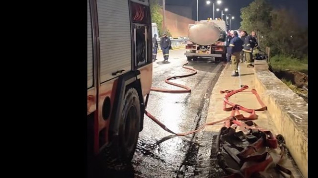 Πέραμα: Υπό έλεγχο η φωτιά - Αποκαταστάθηκε η κυκλοφορία στους δρόμους