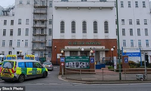 Παράνοια στην Αγγλία: Απολύουν νοσοκόμα γιατί αποκάλεσε... «κύριο» τρανς παιδόφιλο!