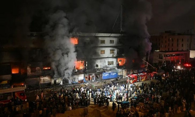 Πακιστάν: 6 νεκροί από πυρκαγιά σε εμπορικό κέντρο - Κάηκαν 1.200 καταστήματα