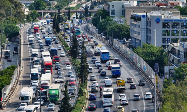 Κίνηση στους δρόμους: Στο «κόκκινο» ο Κηφισός - Καθυστερήσεις 25 λεπτών σε Αττική Οδό
