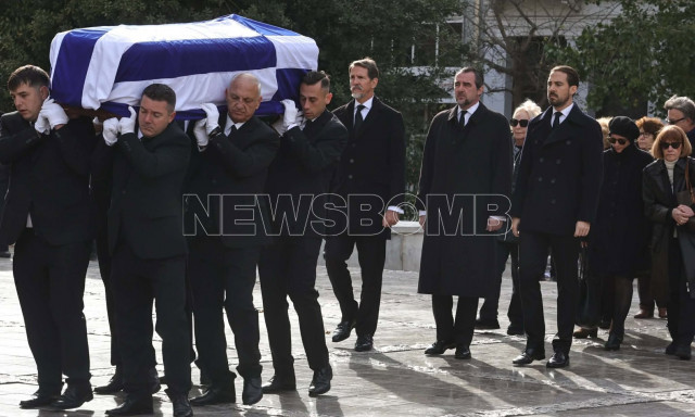 Το ύστατο χαίρε στην πριγκίπισσα Ειρήνη - Κόσμος συρρέει να την αποχαιρετήσει στη Μητρόπολη