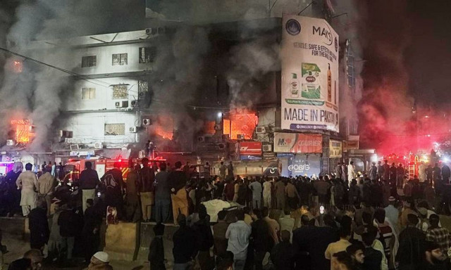 Πακιστάν: Οργή για τη φονική φωτιά σε εμπορικό κέντρο - 11 νεκροί και 60 αγνοούμενοι