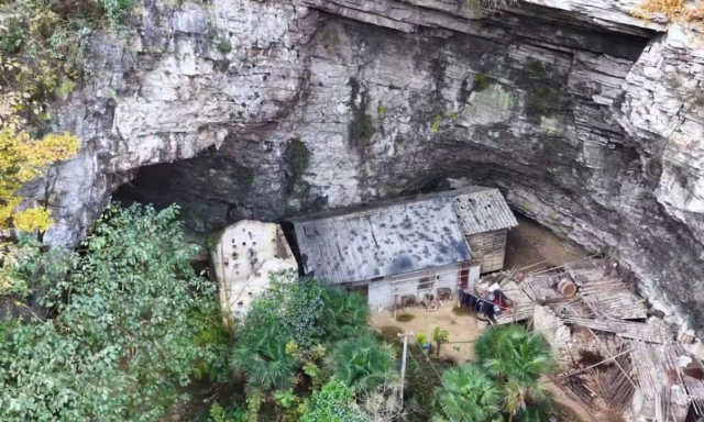 Zει για 50 χρόνια σε ερημητήριο 300 μέτρα από τον πολιτισμό: «Η μοναξιά δεν είναι πρόβλημα» - Βίντεο