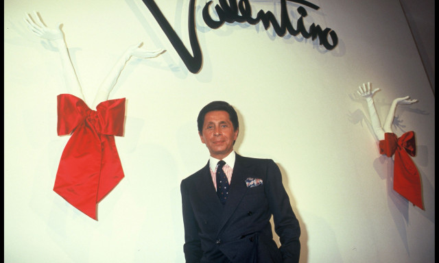Valentino: Οι ντίβες του 20ου αιώνα που υποκλίθηκαν στον αυτοκράτορα της μόδας