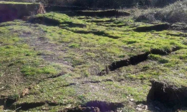 Μεγάλη καθίζηση μετά τις κακοκαιρίες στη Μικροσπηλιά Τζουμέρκων - Aναμένονται γεωλόγοι