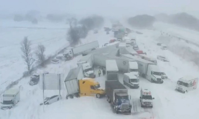 ΗΠΑ: Περισσότερα από 100 οχήματα συγκρούστηκαν μεταξύ τους στο Μίσιγκαν, λόγω ισχυρής χιονόπτωσης