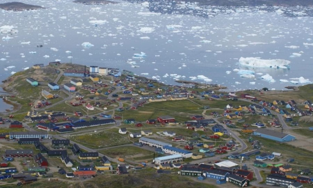 Γιατί ένα μικρό χωριό στην Αρκτική έγινε ο μεγαλύτερος φόβος του Τραμπ