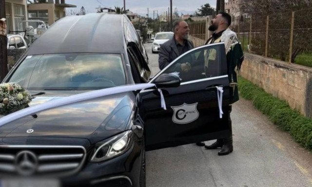 Ηράκλειο: Γαμπρός πήγε στον γάμο με... νεκροφόρα