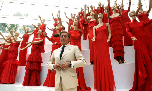 Valentino: Το αντίο των σταρ στον «αυτοκράτορα» της μόδας - «Γενναιόδωρος, αληθινός και ευγενικός»