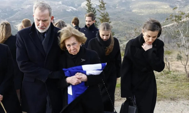 Πριγκίπισσα Ειρήνη: Τα δάκρυα της αδελφής της, Σοφίας την ώρα της ταφής στο Τατόι - Βίντεο