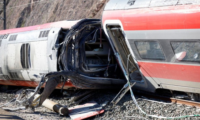 Σιδηροδρομικό δυστύχημα στην Ισπανία: Στους 41 οι νεκροί - Ψάχνουν κάτω από τα συντρίμμια