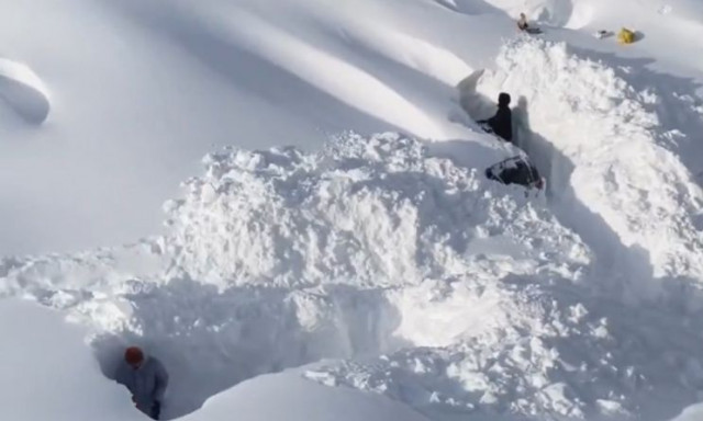 Καμτσάτκα: Ρεκόρ 30ετίας - Πάνω από 4 μέτρα χιόνι, «θάφτηκαν» ολόκληρες γειτονιές