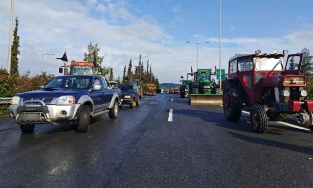 Αγρότες: Αποχώρησαν από το μπλόκο των Μικροθηβών οι παραγωγοί - «Ανάγκη για αλλαγή τακτικής»
