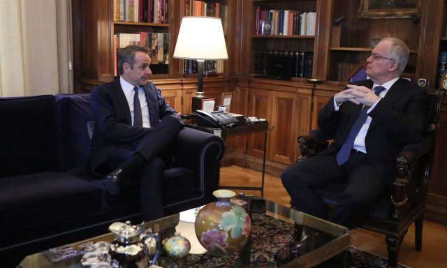 Μητσοτάκης σε Τασούλα για Γροιλανδία: Φέρνω νέα ταραγμένων θαλασσών, αμφισβητούνται βασικές σταθερές