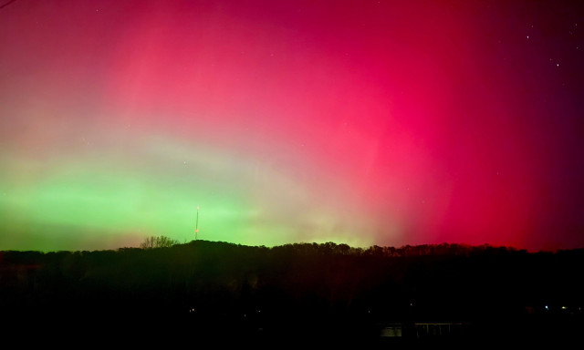 Ισχυρή ηλιακή καταιγίδα «χτυπά» τη Γη: Συναγερμός σε δίκτυα και δορυφόρους - Σπάνιο βόρειο σέλας