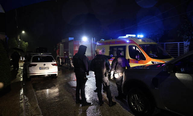 Γλυφάδα: Νεκρή 56χρονη πεζή - Παρασύρθηκε από τα νερά και εγκλωβίστηκε κάτω από αυτοκίνητο