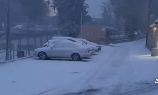 Χιόνισε στη Θεσσαλονίκη: «Ντύθηκε» στα λευκά ο Χορτιάτης - Βίντεο