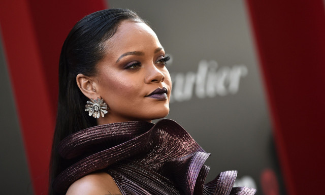 Η Ριάνα αψήφησε το κρύο και εντυπωσίασε με την tiger print γούνα της στους δρόμους της Νέας Υόρκης