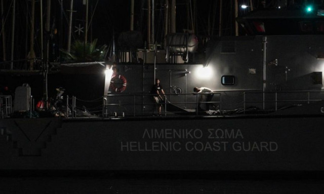Άστρος: «Μας πήρε το κύμα, πέσαμε στη θάλασσα τρία άτομα» λέει μάρτυρας για τον θάνατο του λιμενικού