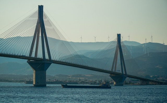 Πάτρα: Στο νοσοκομείο 22χρονη που τραυματίστηκε σε πλοίο προς το Αντίρριο