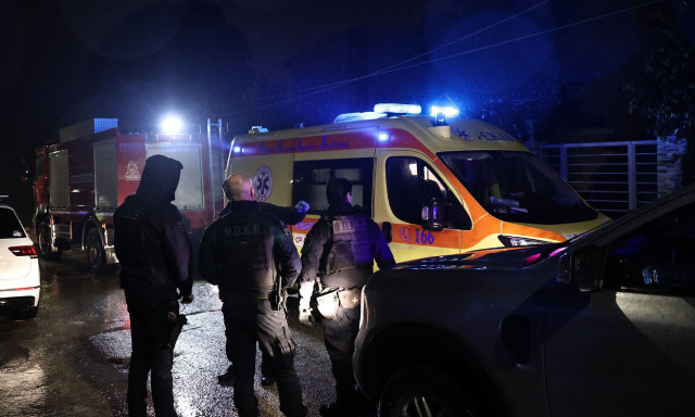 Γλυφάδα: Νεκρή 56χρονη πεζή - Παρασύρθηκε από τα νερά και εγκλωβίστηκε κάτω από αυτοκίνητο