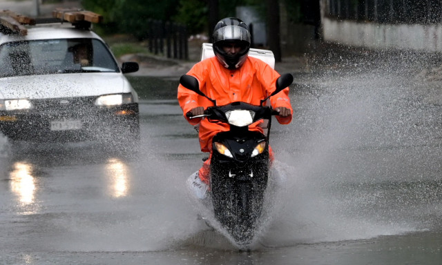 Κακοκαιρία: Το efood προχώρησε σε αναστολή λειτουργίας διανομής λόγω επικίνδυνων φαινομένων