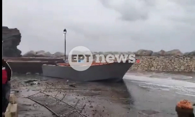 Κακοκαιρία στη Γαύδο: Σοβαρές ζημιές στο λιμάνι - Βυθίστηκαν αυτοκίνητο και σκάφη