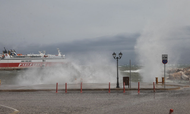 Κακοκαιρία: Σε ισχύ το απαγορευτικό απόπλου από τα λιμάνια – Πότε θα ξεκινήσουν τα δρομολόγια