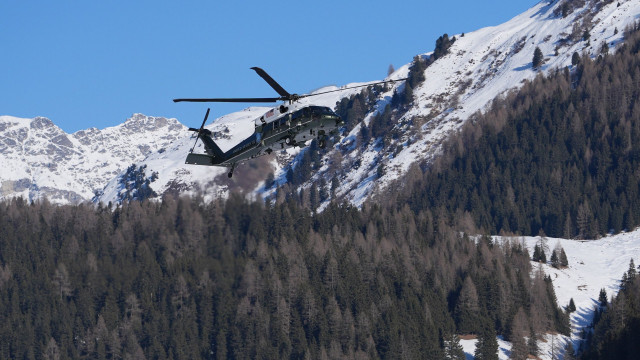 Νταβός: Προσγειώθηκε το ελικόπτερο του Τραμπ - Σύντομα η ομιλία του