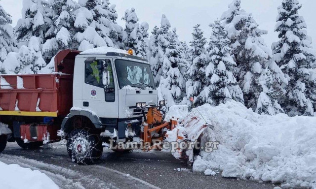 Φθιώτιδα: Ξεκίνησε η επέλαση του χιονιά - «Έχει φτάσει τα 40 εκατοστά»