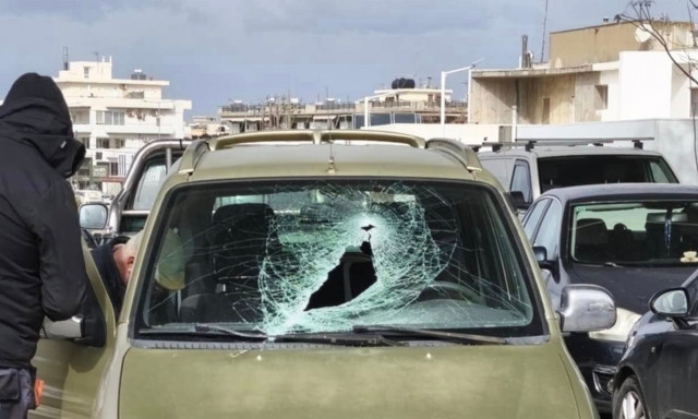 Ηράκλειο: Κομμάτι τσιμέντου έπεσε από γέφυρα πάνω σε παμπρίζ αυτοκινήτου