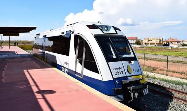 Ισπανία: Κι άλλο σιδηροδρομικό ατύχημα - Τρένο συγκρούστηκε με γερανοφόρο στην Καρθαγένη